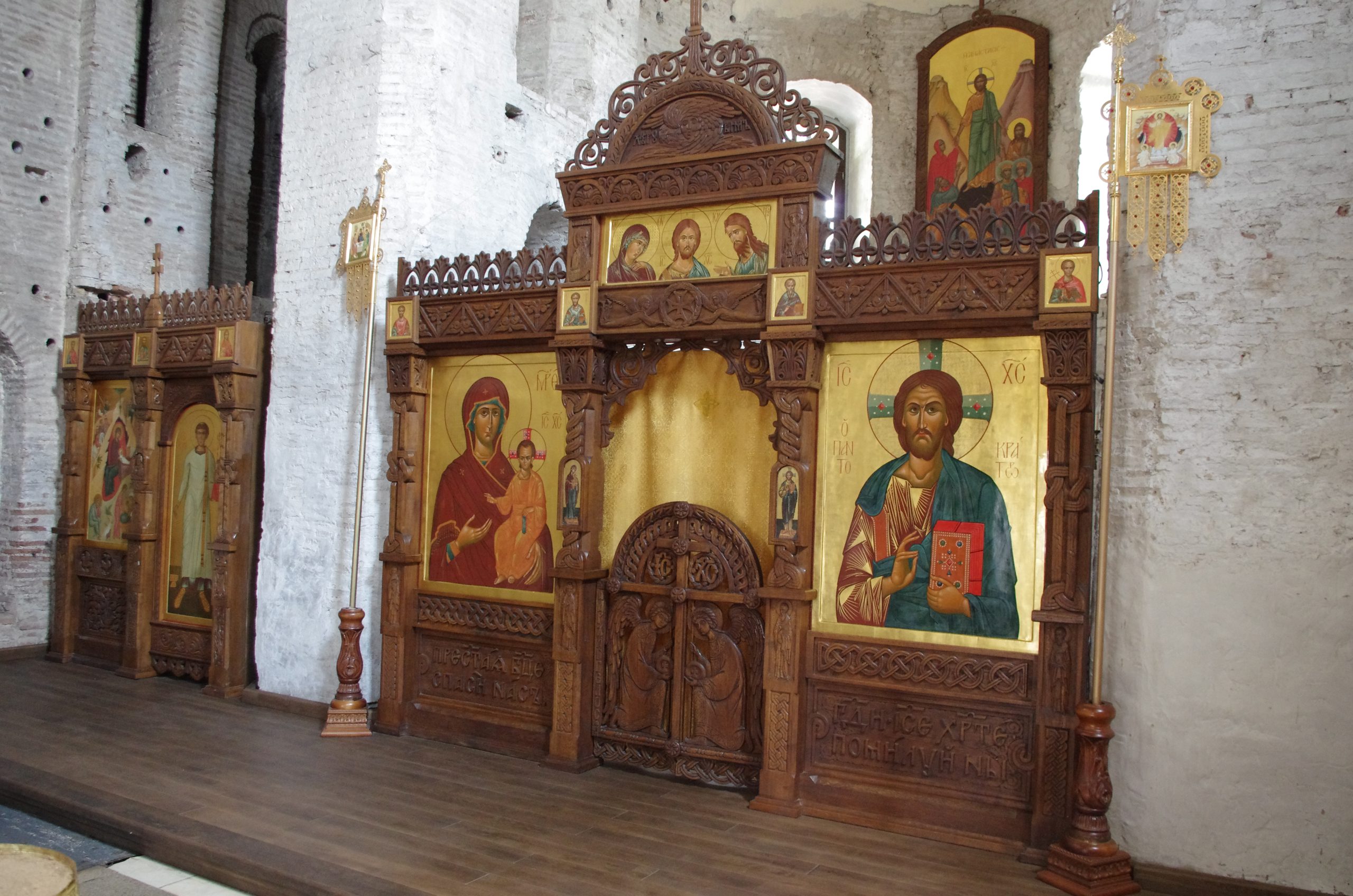 Иконостат алтарная преграда Свято-Борисо-Глебского храма XII века в Гродно