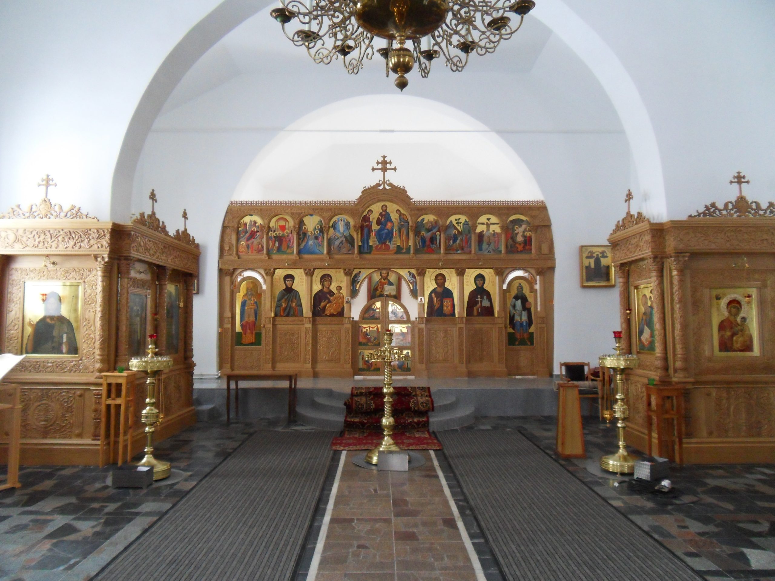 Иконостас храма в честь Преподобной Евфросинии Полоцкой